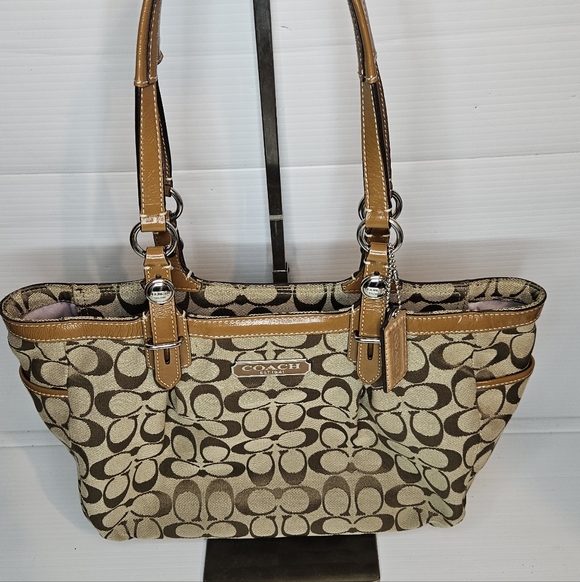Coach Handbags - Coach Brown Signature Gallery Tote – Medium Canvas & Leather – Tan – Zip